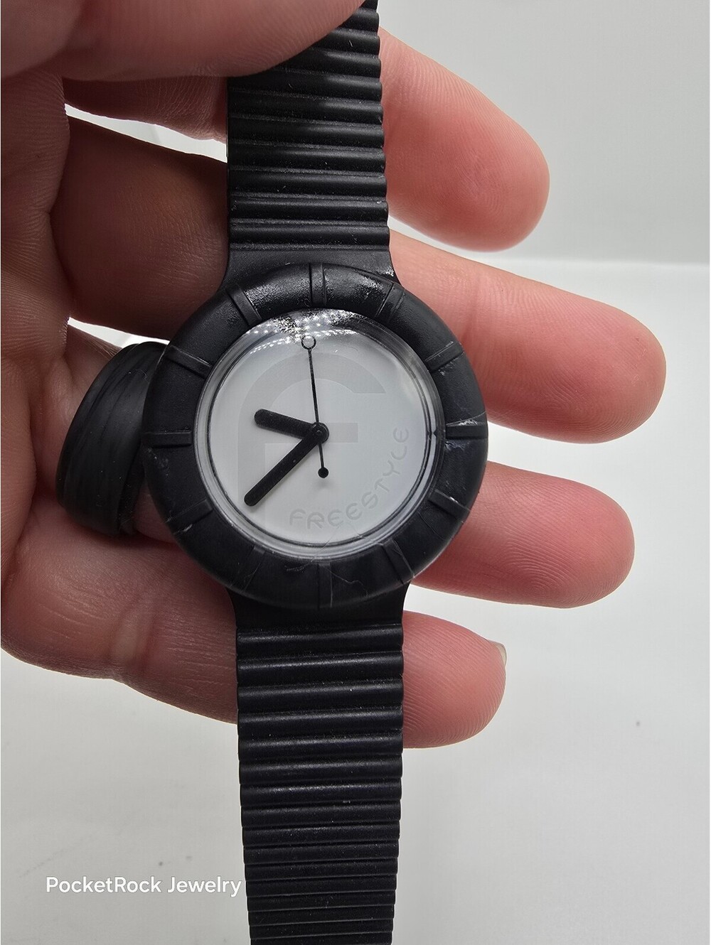 Freestyle Quartz Analog White Dial Black Rubber Strap 35mm Wristwatch